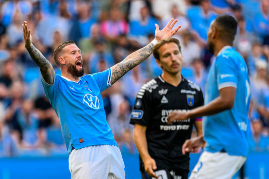 Malmö FFs Pontus Jansson reagerar