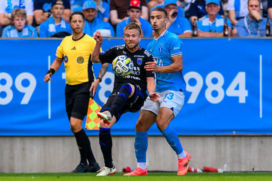 Sirius Dennis Widgren och Malmö FFs Lasse Berg Johnsen
