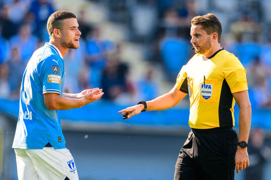 Malmö FFs Gabriel Busanello och Domare