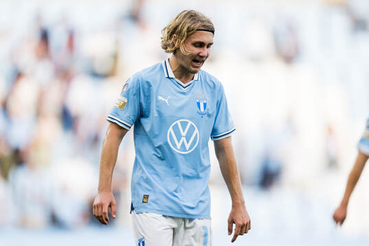 Malmö FFs Sebastian Nanasi deppar