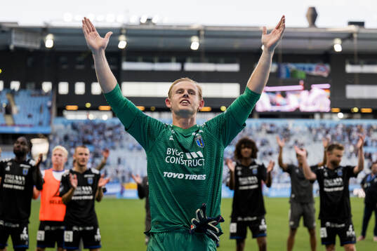 Sirius målvakt Jakob Tånnander jublar