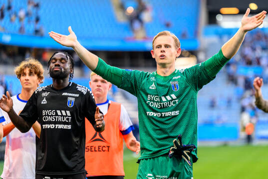 Sirius målvakt Jakob Tånnander  jublar