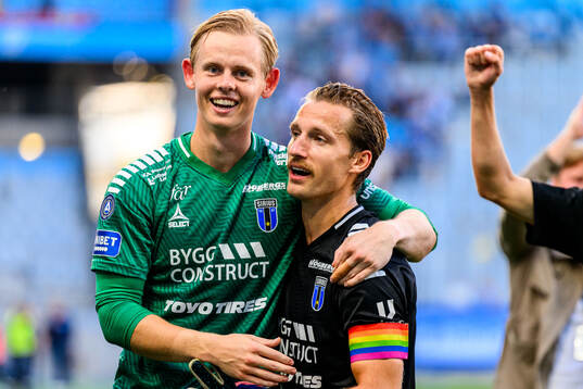 Sirius målvakt Jakob Tånnander och Daniel Stensson jublar