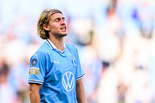 Malmö FFs Sebastian Nanasi deppar