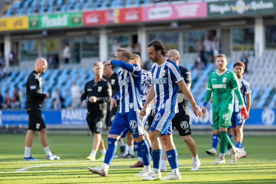 IFK Göteborgs Gustav Svensson och Oscar Wendt deppar