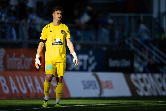 Brommapojkarnas målvakt Fabian Mrozek