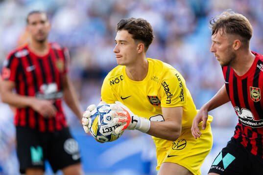Brommapojkarnas målvakt Fabian Mrozek