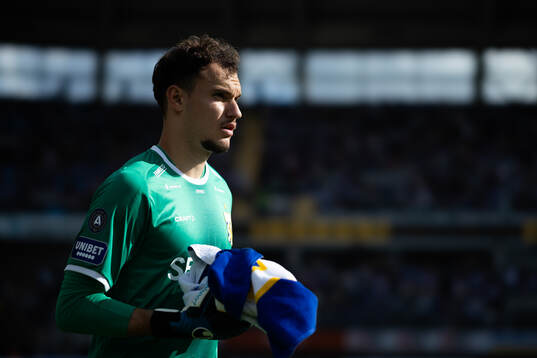 IFK Göteborgs målvakt Elis Bishesari innan