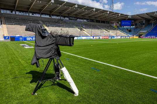 En tv-kamera på Platinumcars Arena