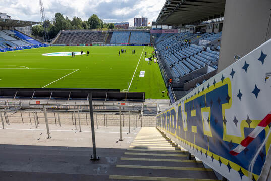 Interiör vy av Platinumcars Arena vid Curva Nordahl