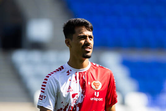 Kalmars Arash Motaraghebjafarpour på uppvärmningen