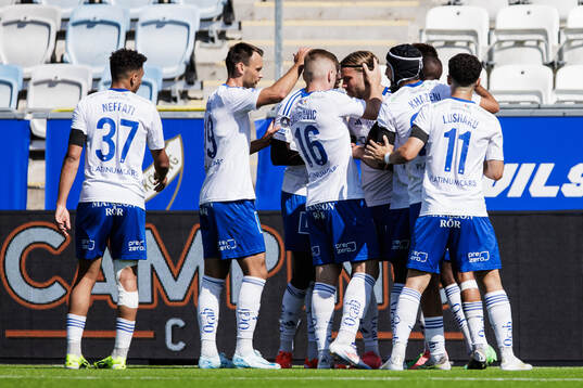 IFK Norrköpings Christoffer Nyman jublar med lagkamrater