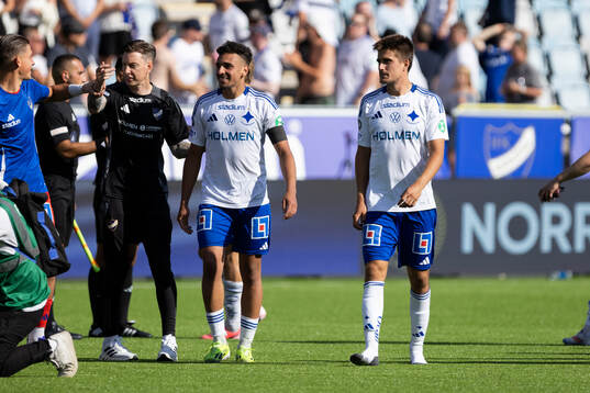 IFK Norrköpings Moutaz Neffati och Carl Björk jublar