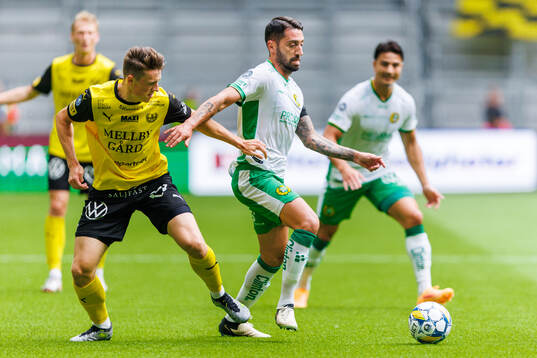 Mjällbys Elliot Stroud och Hammarbys Nahir Besara