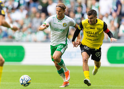 Hammarbys Markus Karlsson och Mjällbys Jesper Gustavsson