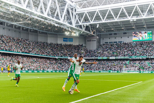 Hammarbys Nahir Besara jublar