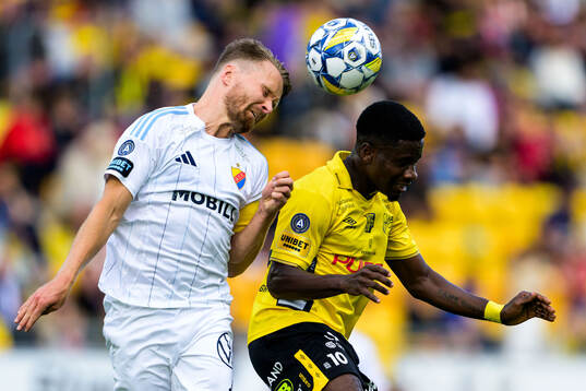 Djurgårdens Jacob Larsson och Elfsborgs Michael Baidoo
