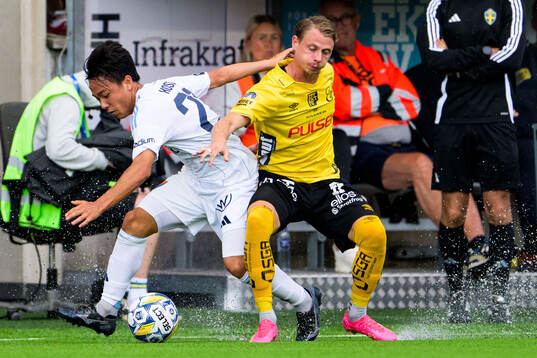 Djurgårdens Keita Kosugi och Elfsborgs Simon Hedlund