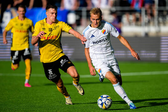 Elfsborgs Andri Fannar Baldursson och Djurgårdens Oskar