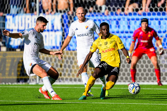 Djurgårdens Besard Sabovic och Marcus Danielson och