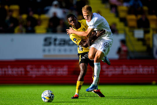 Elfsborgs Timothy Noor Ouma och Djurgårdens Oskar Fallenius