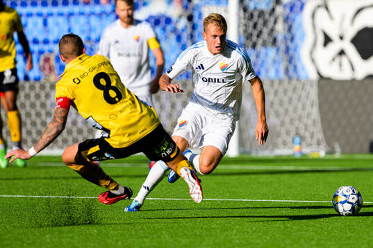 Elfsborgs Sebastian Holmen och Djurgårdens Oskar Fallenius