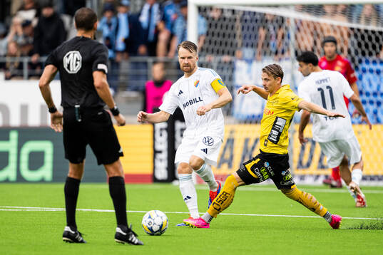 Djurgårdens Jacob Larsson och Elfsborgs Simon Hedlund