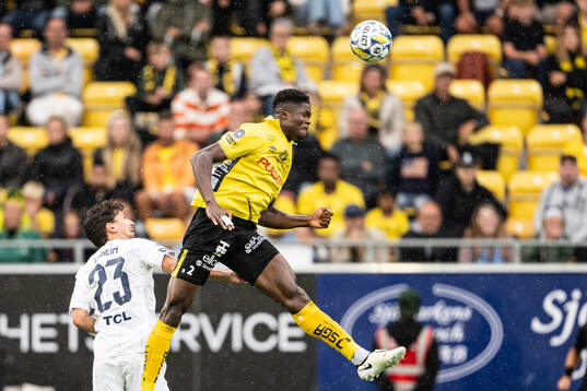 Djurgårdens Gustav Wikheim och Elfsborgs Terry Yegbe