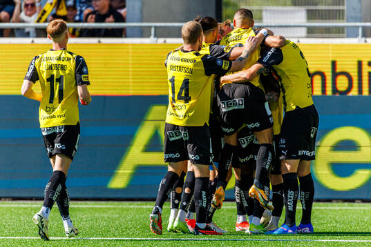 Häckens spelare jublar