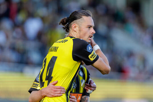 Häckens Amor Layouni jublar