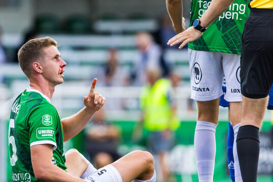 Brages Oskar Ågren med blod i ansiktet