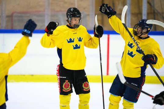 Jakob Ihs Wozniak of Sweden celebrates with teammates