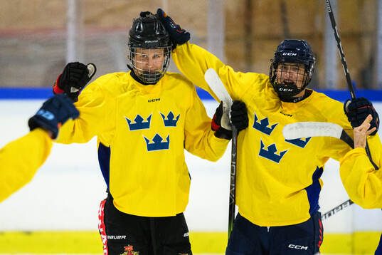 Jakob Ihs Wozniak of Sweden celebrates with teammates