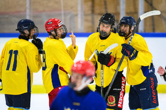 Jakob Ihs Wozniak of Sweden celebrates with teammates