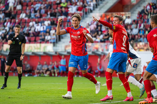 Domare Erik Mattsson och Helsingborgs Thomas Pauck Rogne