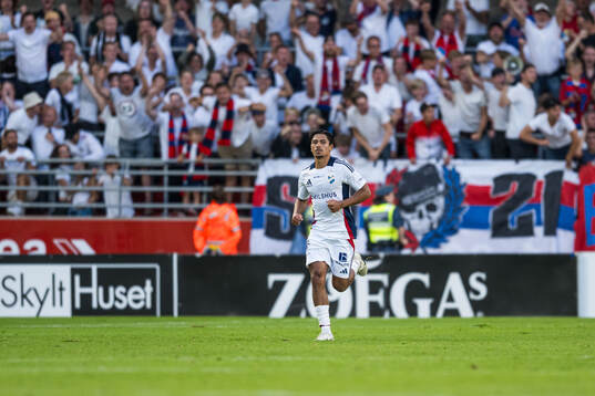 Östers Lukas Bergquist jublar