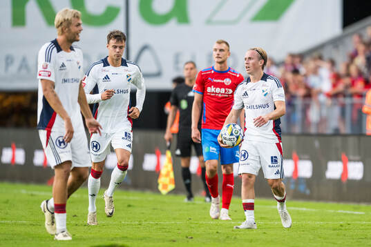 Östers Mattis Adolfsson och David Seger deppar