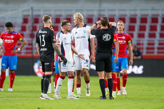 Östers Ivan Kricak och Domare Erik Mattsson