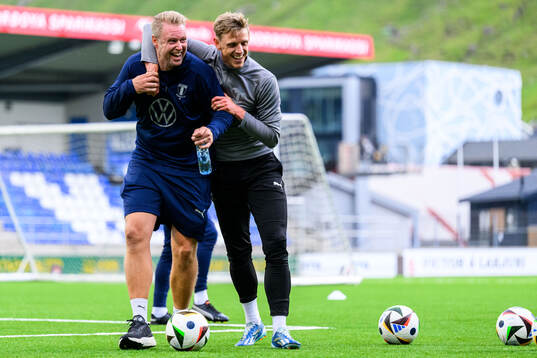 Physiotherapist Jesper Robertsson and Søren Rieks of