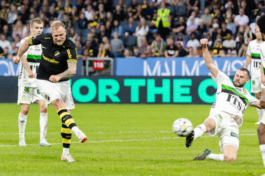 AIKs John Guidetti och GAISs Axel Norén