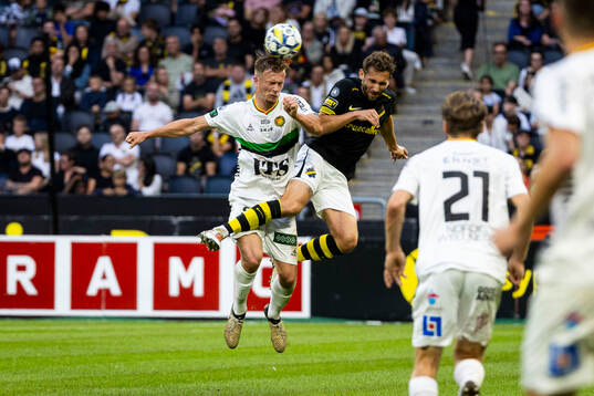 GAISs Alexander Ahl Holmström och AIKs Benjamin Tiedemann