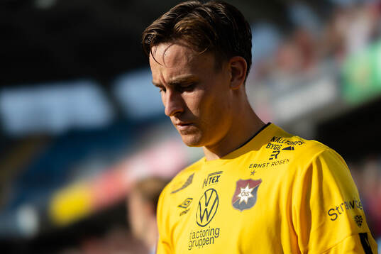 Örgrytes Hampus Gustafsson innan fotbollsmatchen i