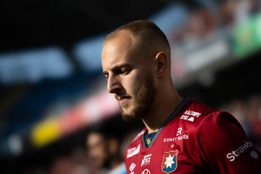 Örgrytes Amel Mujanic innan fotbollsmatchen i Superettan
