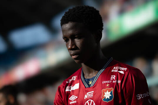 Örgrytes Abdoulaye Faye innan fotbollsmatchen i Superettan