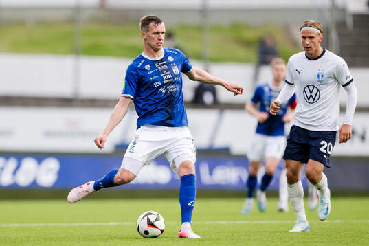 Alexander Berntsson of Klaksvik and Erik Botheim of Malmö