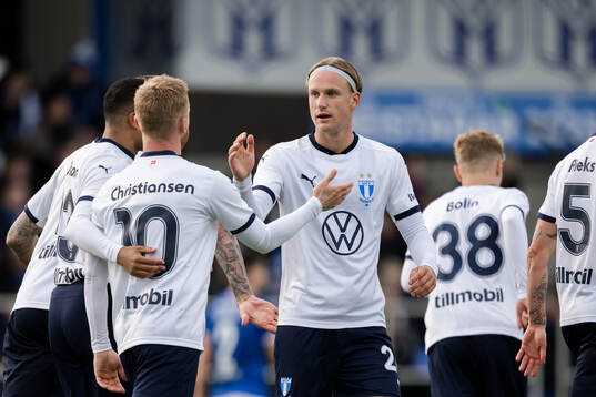 Bläddra bland fler bilder av Football, UEFA Champions League Qualifiers, Klaksvik - Malmö FF