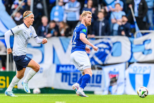 Erik Botheim of Malmö FF and Odmar Faero of Klaksvik