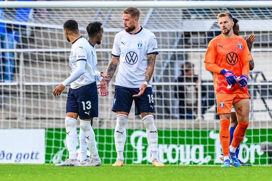 Taha Abdi Ali, Pontus Jansson and goalkeeper Ricardo