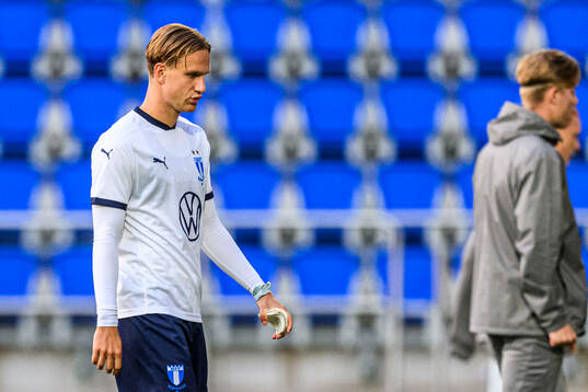 Erik Botheim of Malmö FF looks dejected