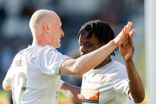Valgeir Fridriksson and Jeremy Agbonifo of Häcken